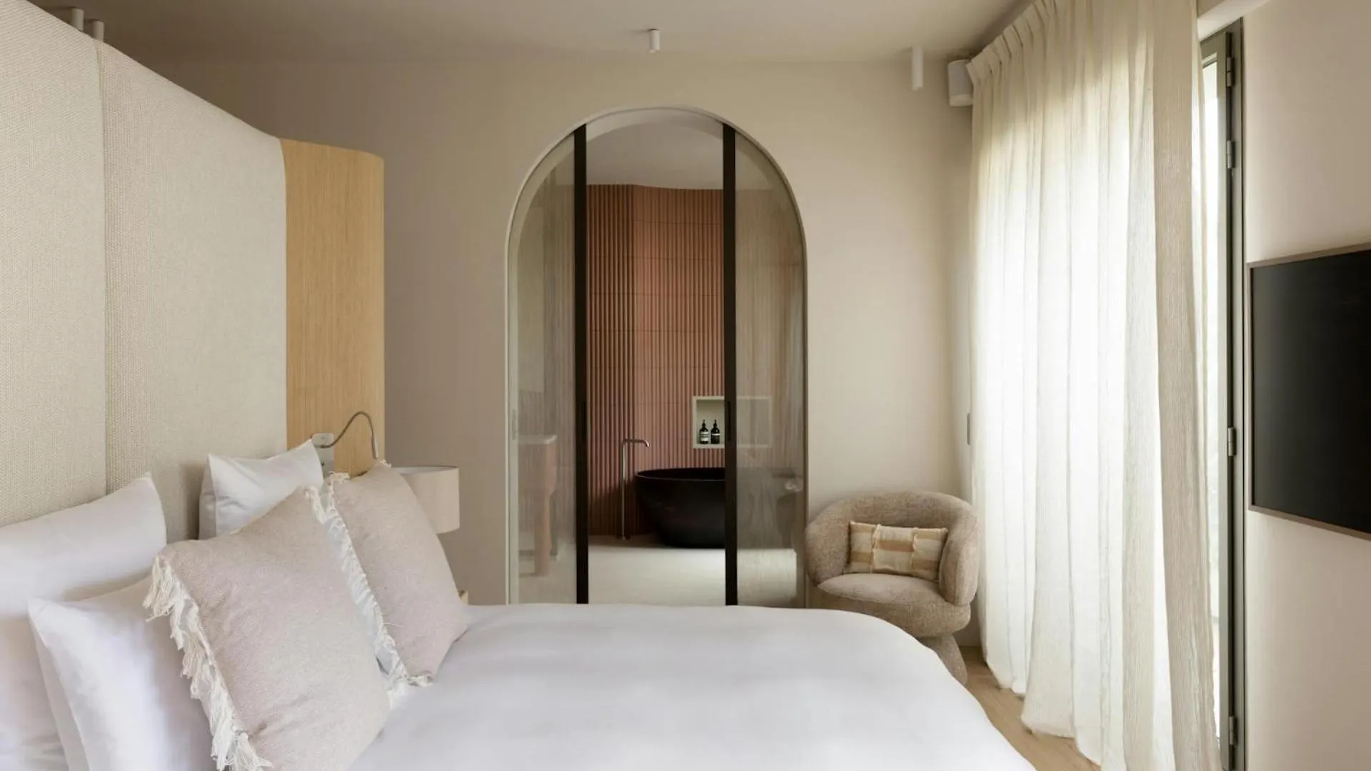 Luxury Apartment With Eiffel Tower View Paris France